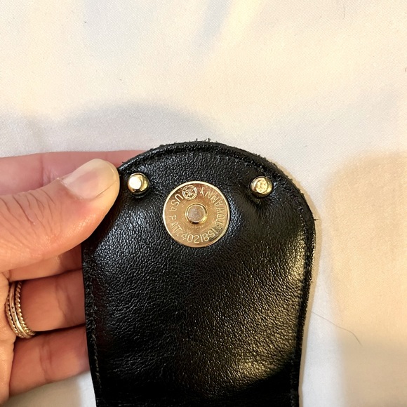 Beautiful Vintage Etienne Aigner Black Leather Side Satchel Bag w/ Gold Hardware - Picture 10 of 10